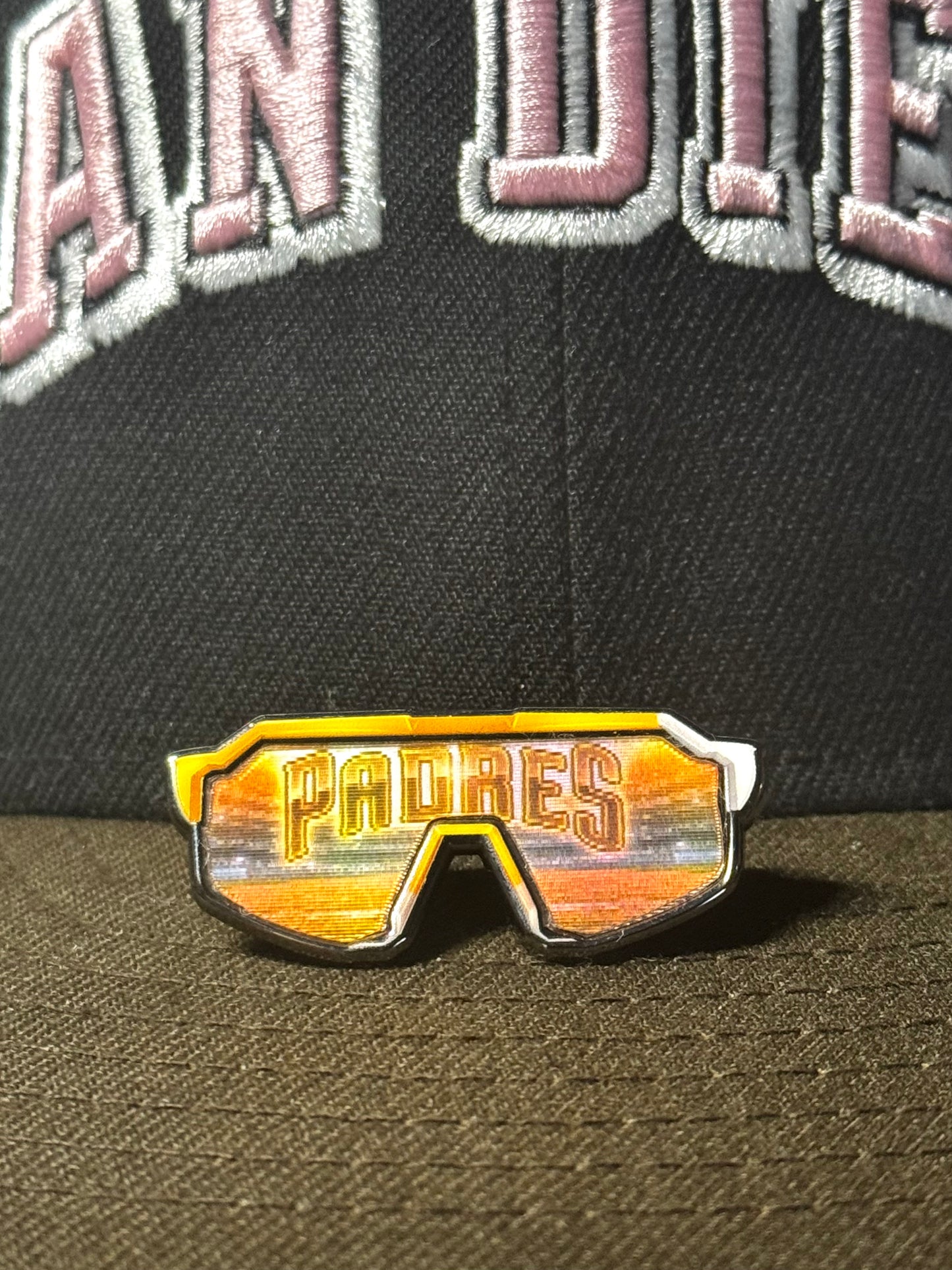 TATIS/PADRES LENTICUALR EFFECT PIN GLASSES